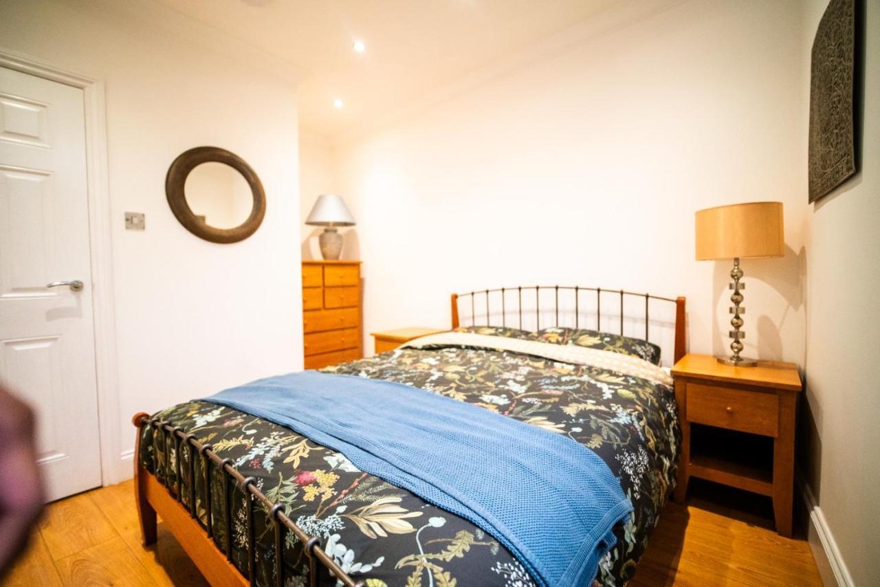 Stay With Serena Homes , One Bedroom Apartment Purley Exteriör bild