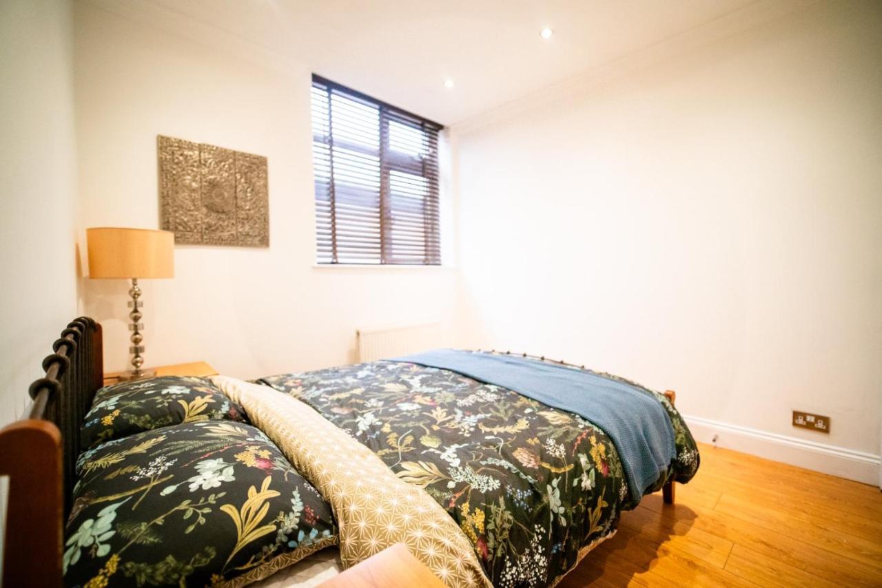 Stay With Serena Homes , One Bedroom Apartment Purley Exteriör bild
